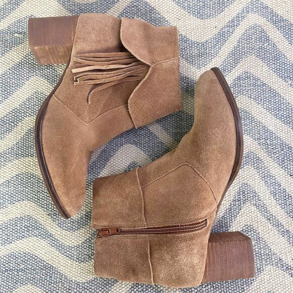 Matisse Paulson Neutral Suede Leather Boots Size 9 Fringe Foldover Zip Tan Ankle - Picture 2 of 12
